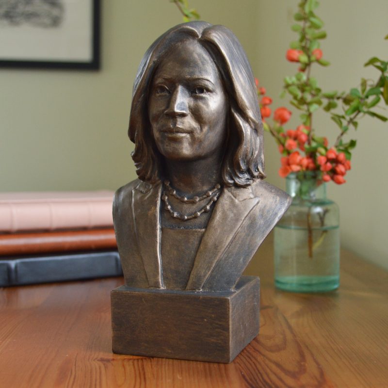 112254 BUST KAMALA Harris 0870