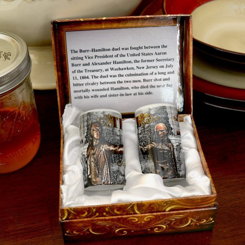 SKU 108976 Salt Pepper Set The Duel Hamilton Burr 2